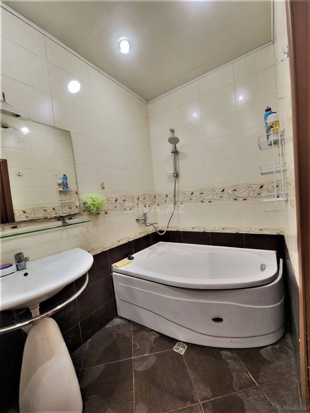 Kirayə verilir 2 otaqlı mənzil 50 m²