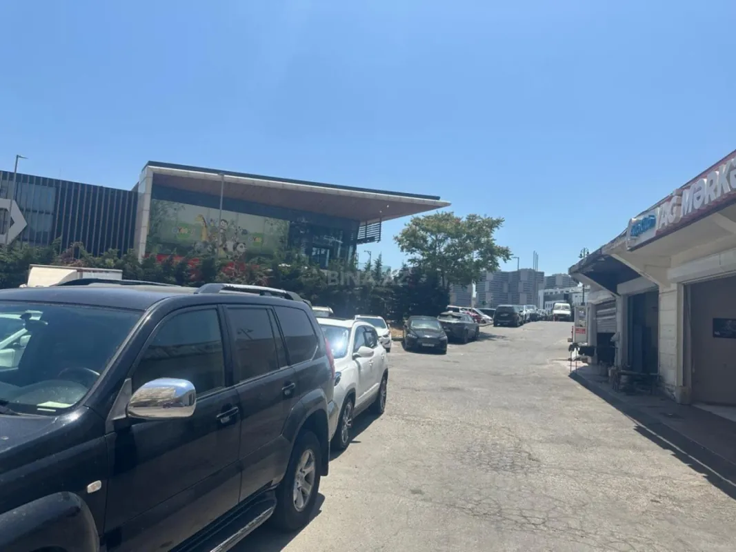 Satılır obyekt 1800 m²