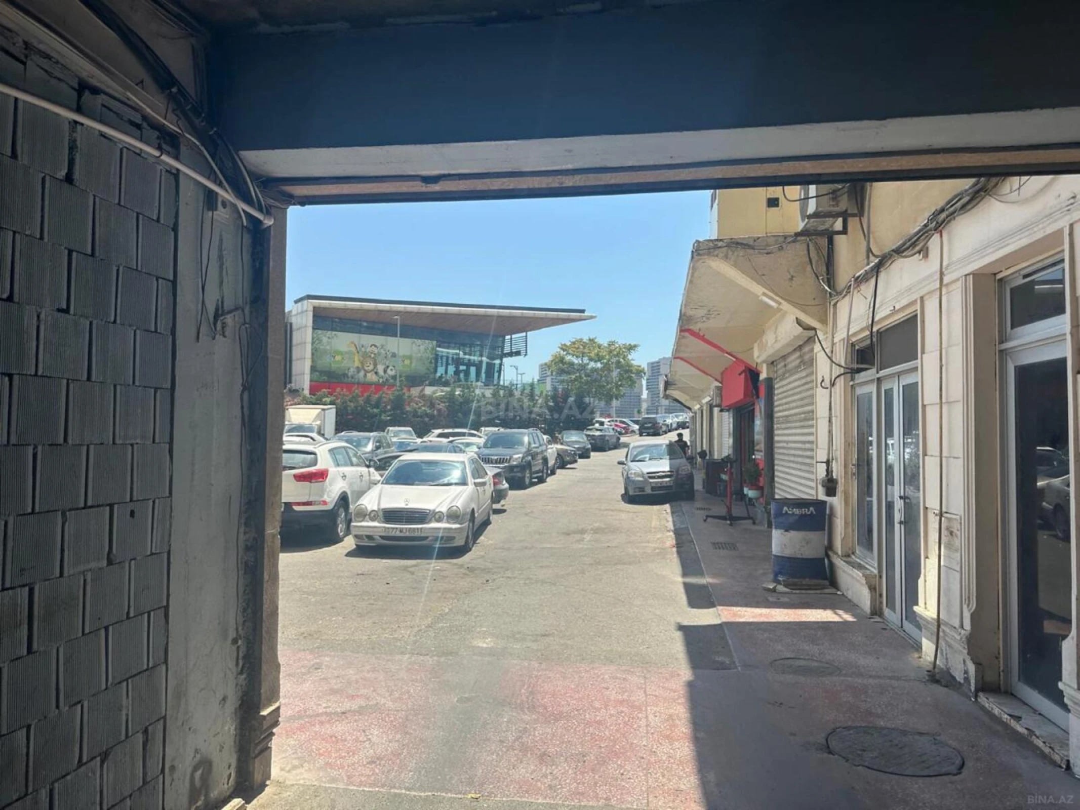 Satılır obyekt 1800 m²