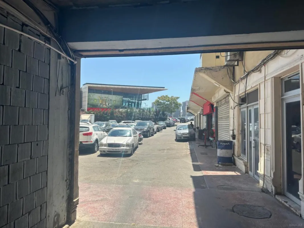 Satılır obyekt 1800 m²