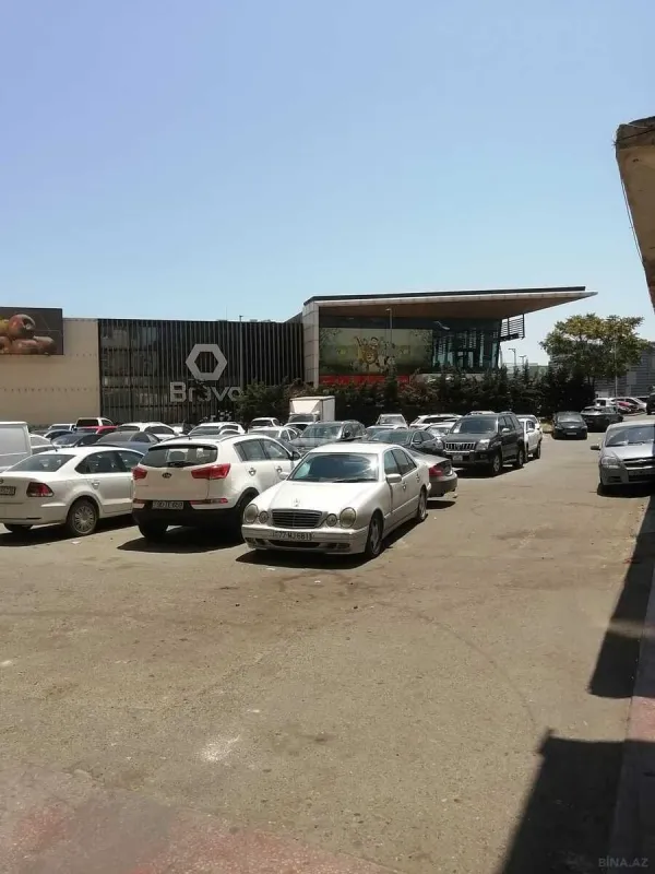 Satılır obyekt 1800 m²