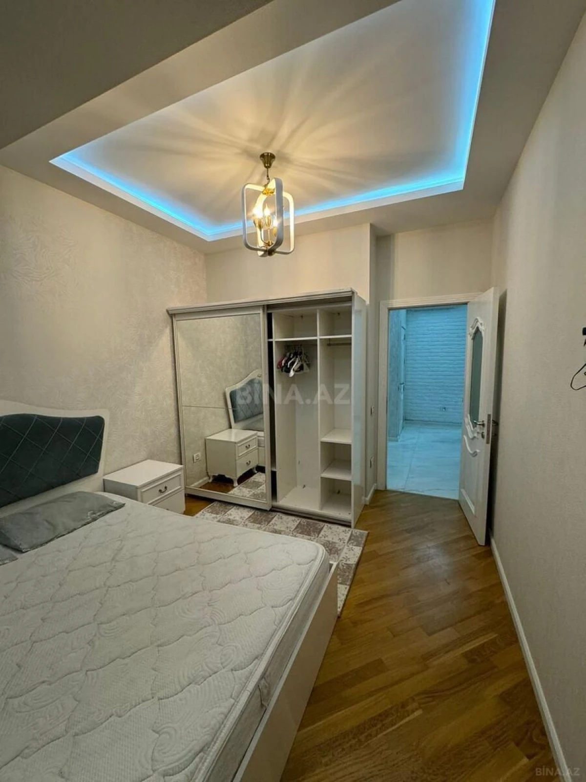 Kirayə verilir 2 otaqlı mənzil 70 m²