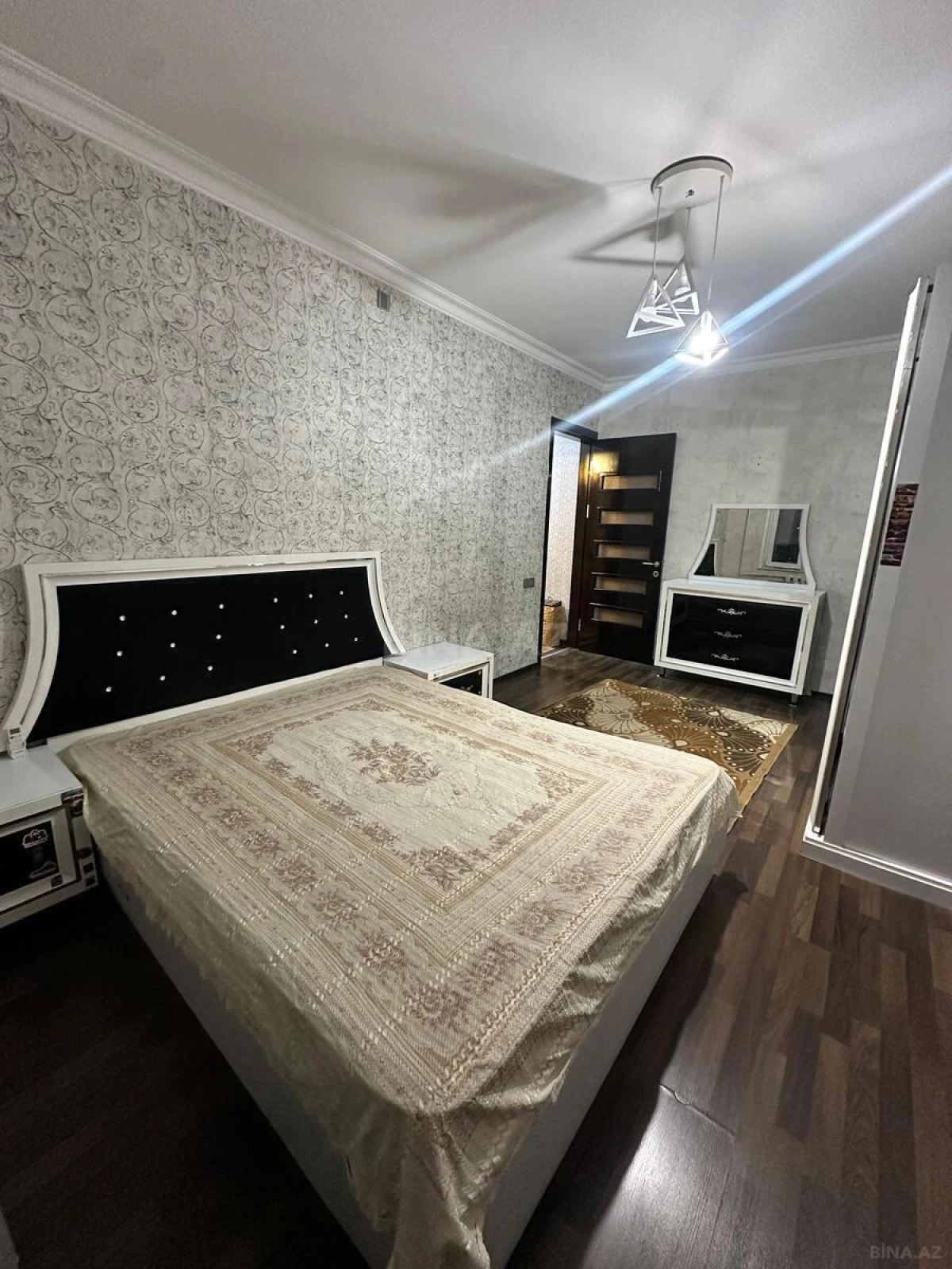 Kirayə verilir 2 otaqlı mənzil 70 m²