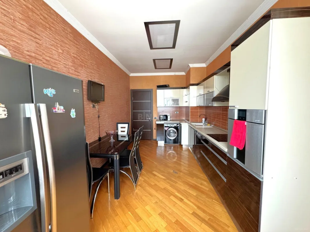 Kirayə verilir 2 otaqlı mənzil 110 m²