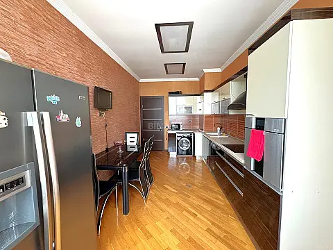 Kirayə verilir 2 otaqlı mənzil 110 m²
