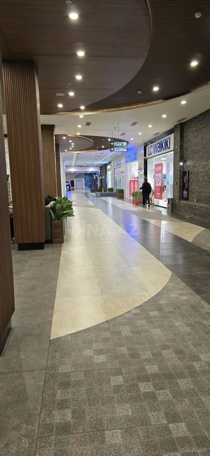 Satılır 4 otaqlı mənzil 200 m²
