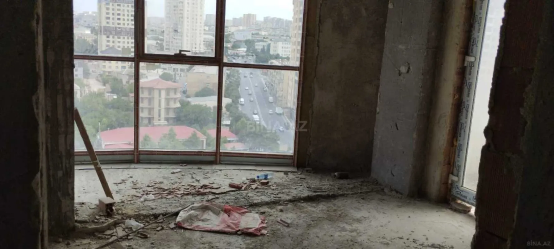 Satılır 4 otaqlı mənzil 200 m²