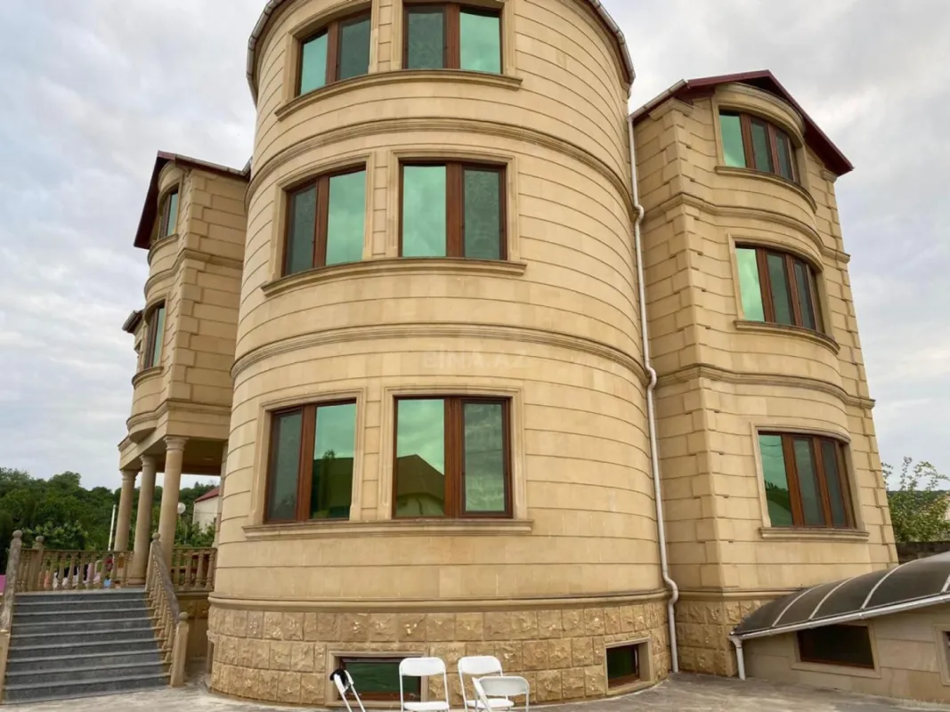 Satılır 6 otaqlı həyət evi 480 m²