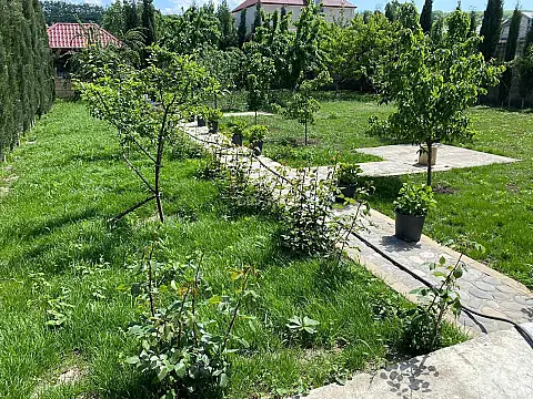 Satılır 6 otaqlı həyət evi 480 m²