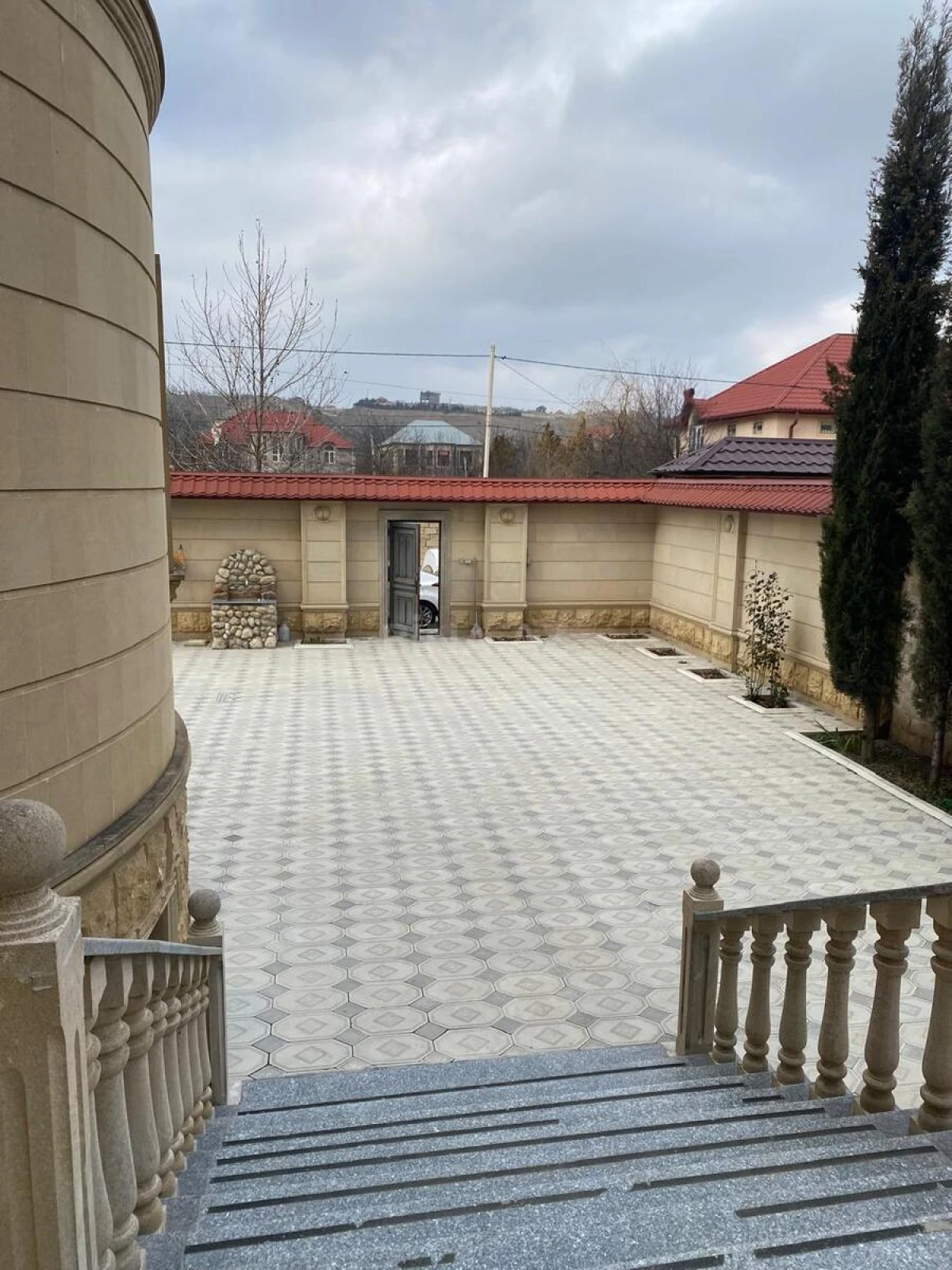 Satılır 6 otaqlı həyət evi 480 m²