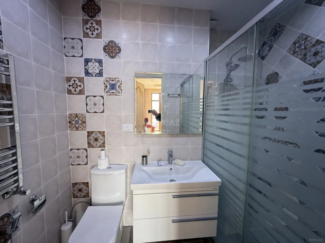 Satılır 4 otaqlı mənzil 210 m²