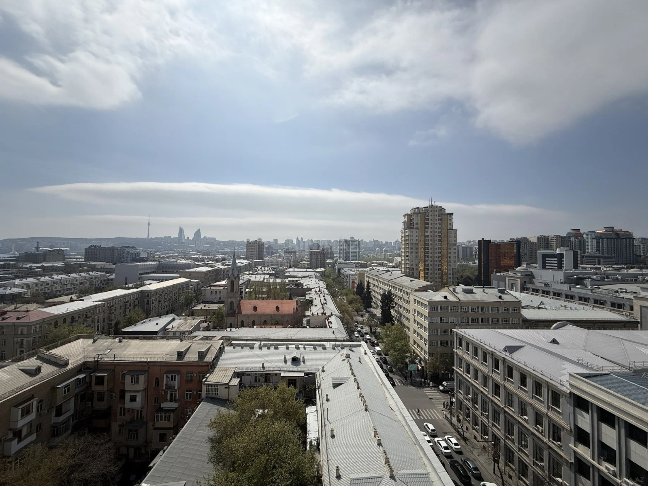 Satılır 4 otaqlı mənzil 210 m²