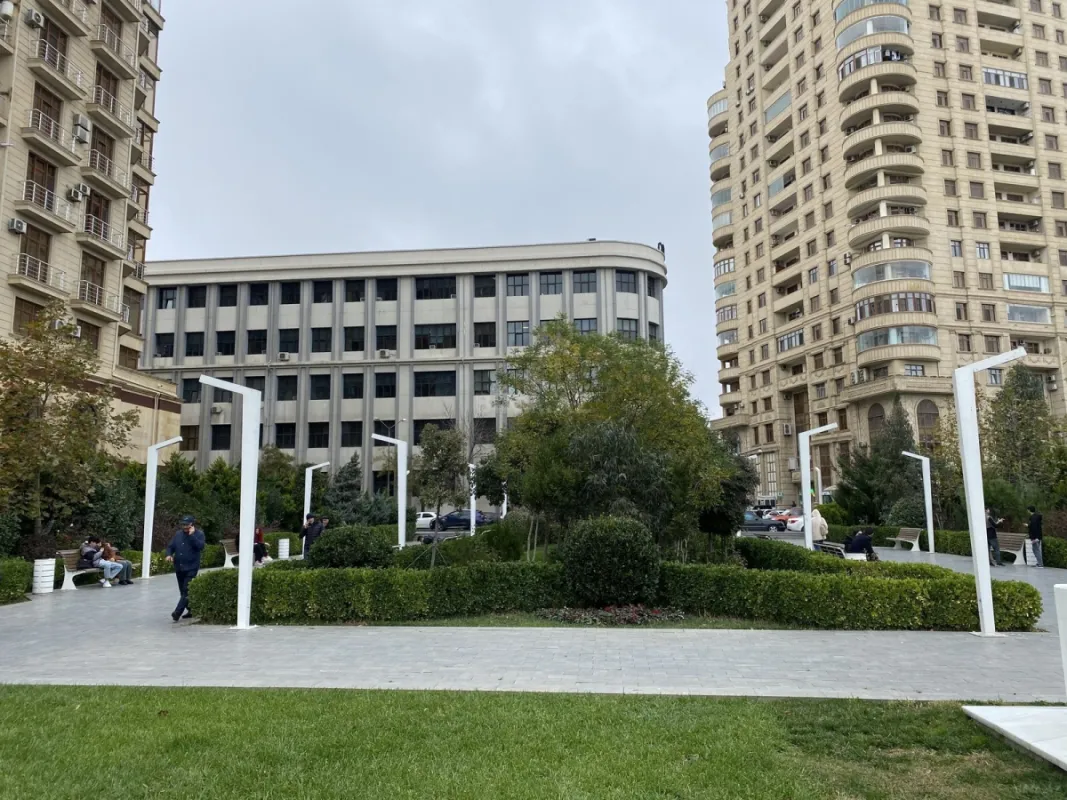 Satılır 4 otaqlı mənzil 210 m²