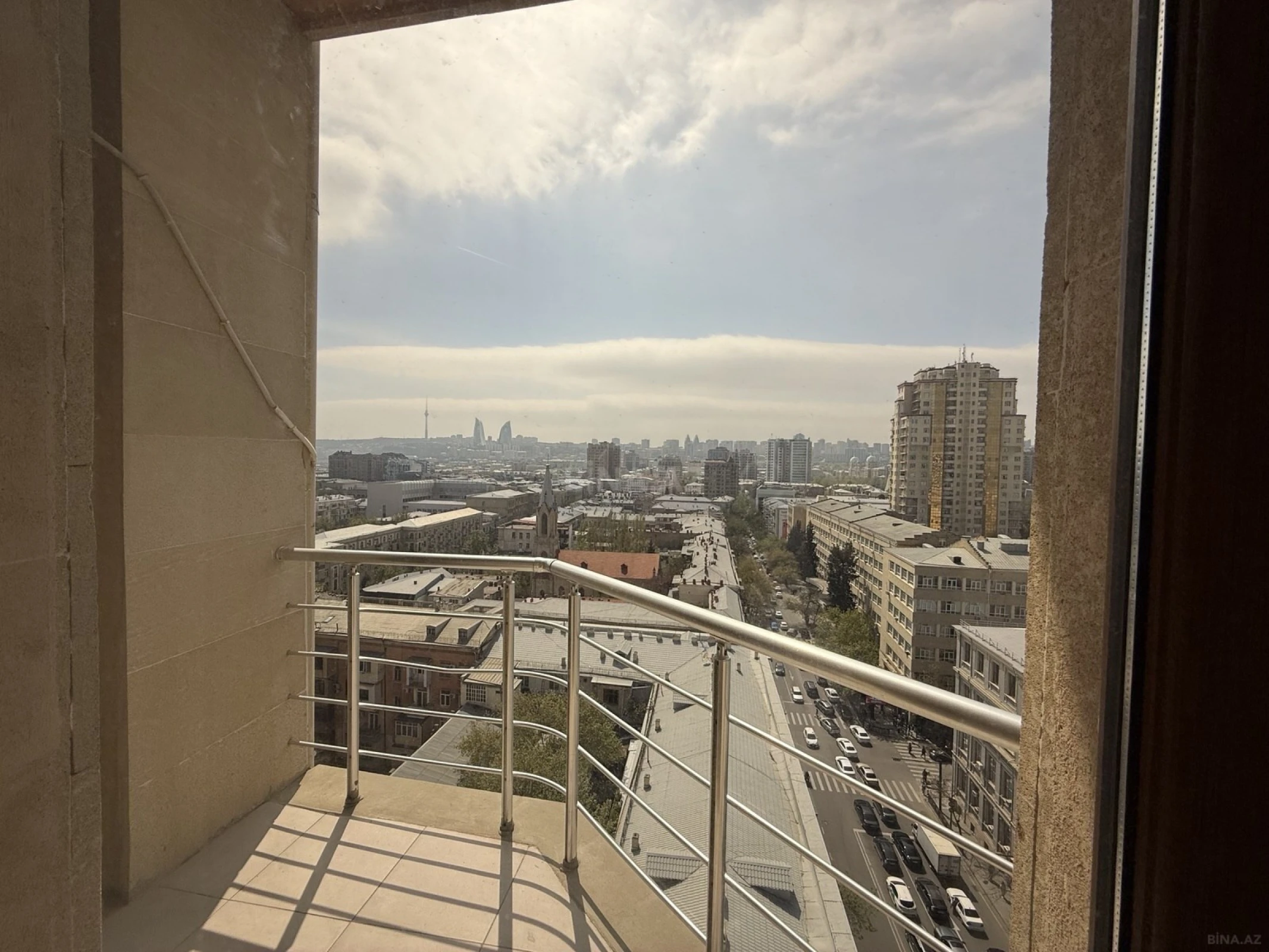 Satılır 4 otaqlı mənzil 210 m²