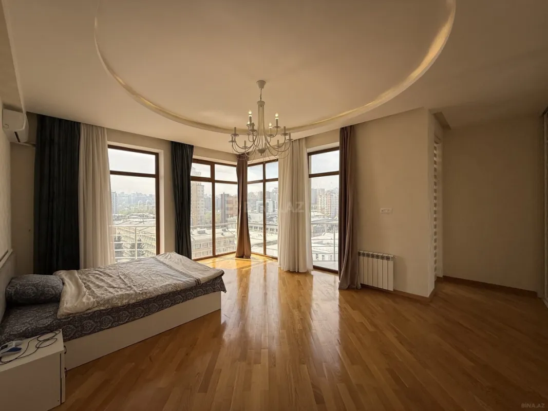 Satılır 4 otaqlı mənzil 210 m²