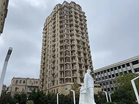Satılır 4 otaqlı mənzil 210 m² — Bakı 4 otaq 210.00 m²