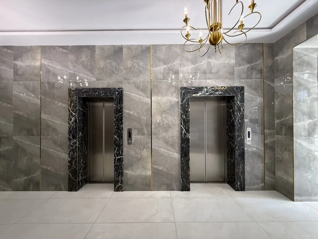Satılır 4 otaqlı mənzil 210 m²