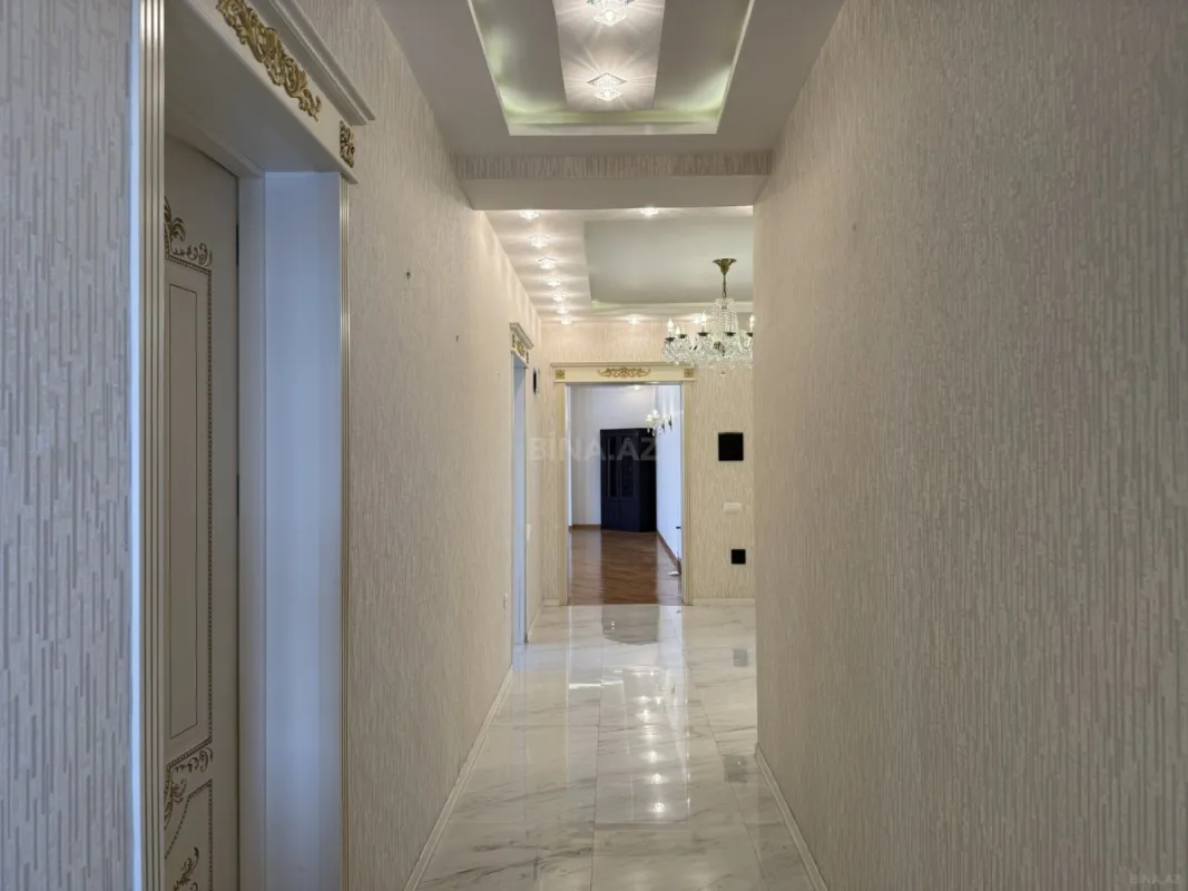 Satılır 4 otaqlı mənzil 210 m²