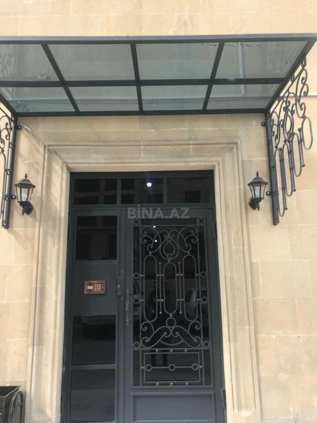 Satılır 4 otaqlı mənzil 210 m²
