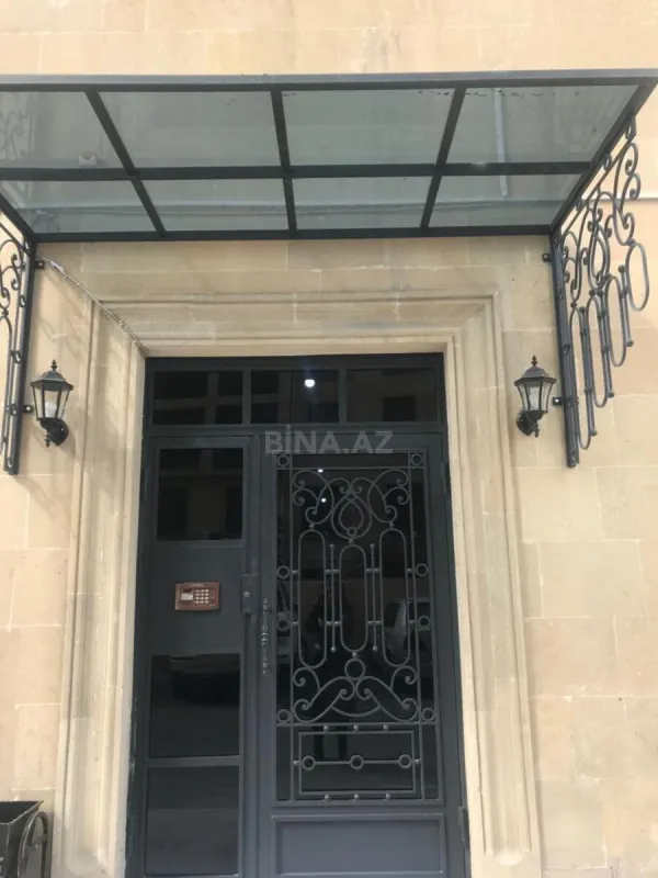 Satılır 4 otaqlı mənzil 210 m²