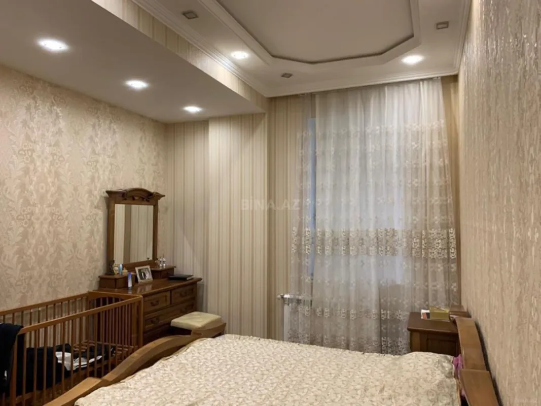 Kirayə verilir 4 otaqlı mənzil 185 m²