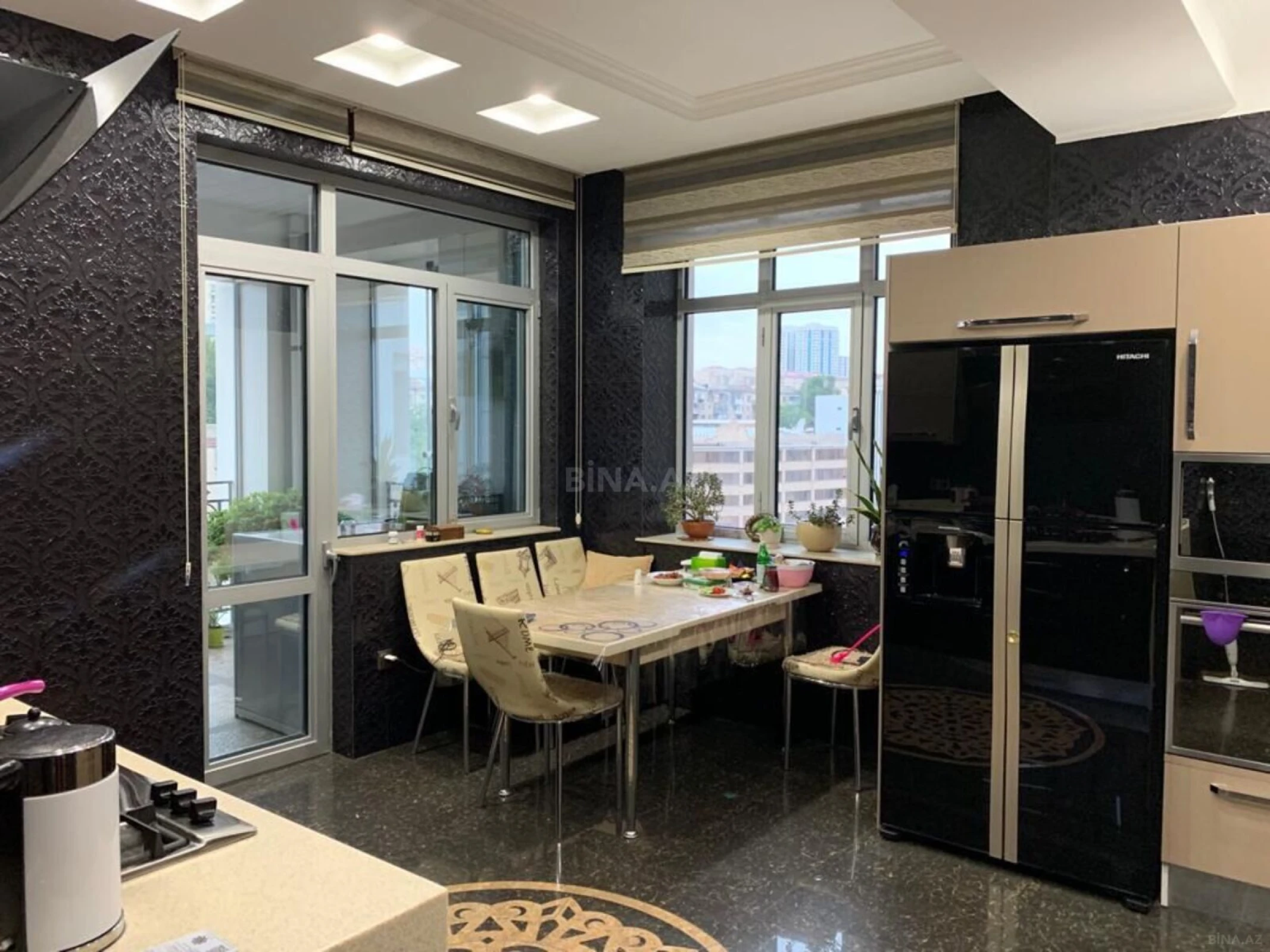 Kirayə verilir 4 otaqlı mənzil 185 m²