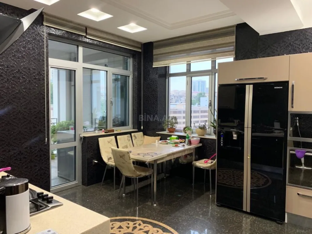 Kirayə verilir 4 otaqlı mənzil 185 m²