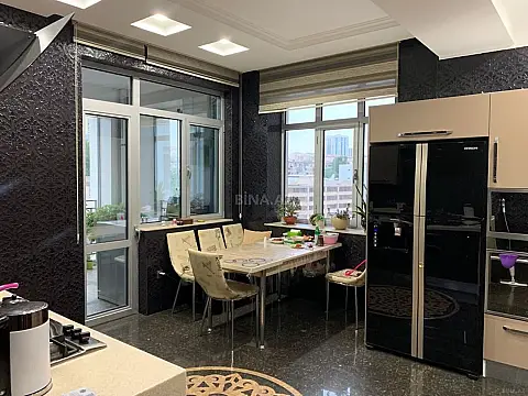 Kirayə verilir 4 otaqlı mənzil 185 m²