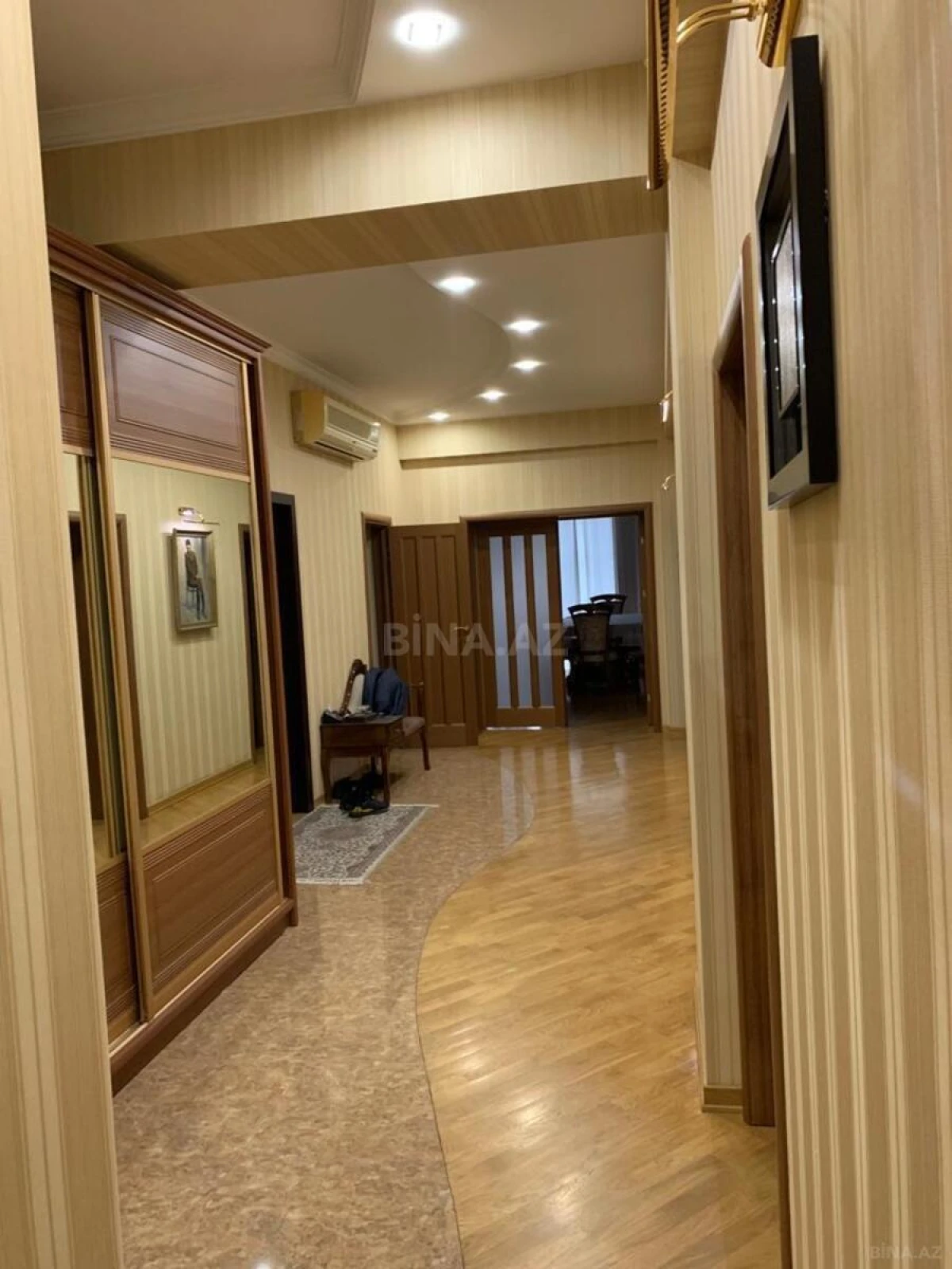 Kirayə verilir 4 otaqlı mənzil 185 m²