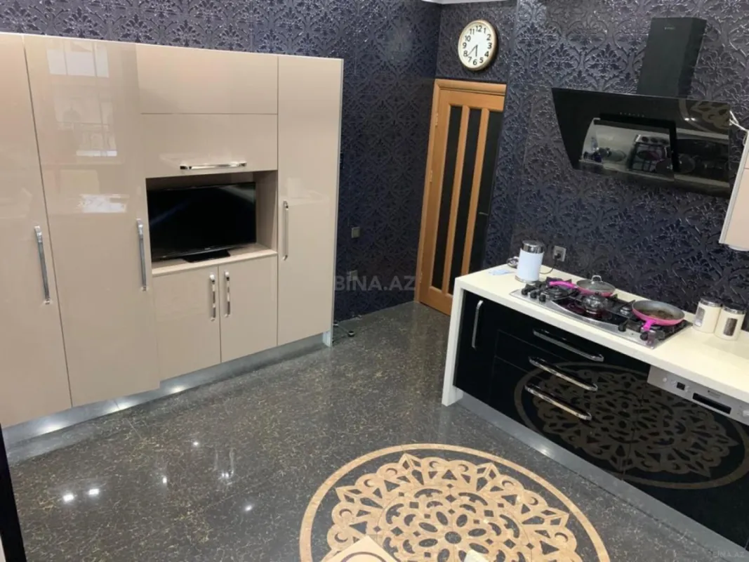 Kirayə verilir 4 otaqlı mənzil 185 m²