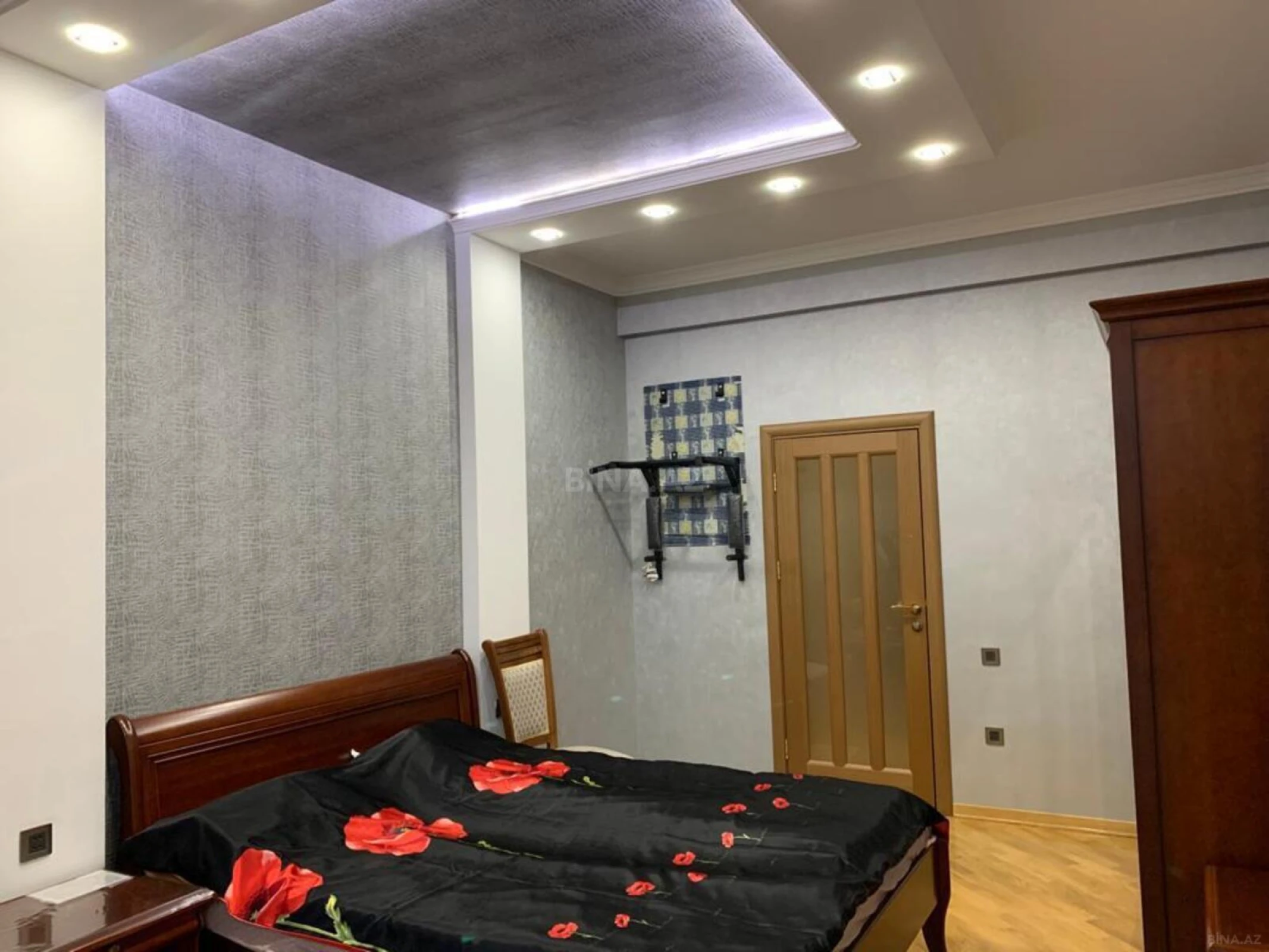 Kirayə verilir 4 otaqlı mənzil 185 m²