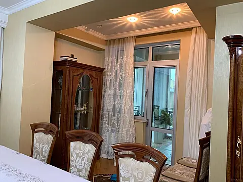 Kirayə verilir 4 otaqlı mənzil 185 m²