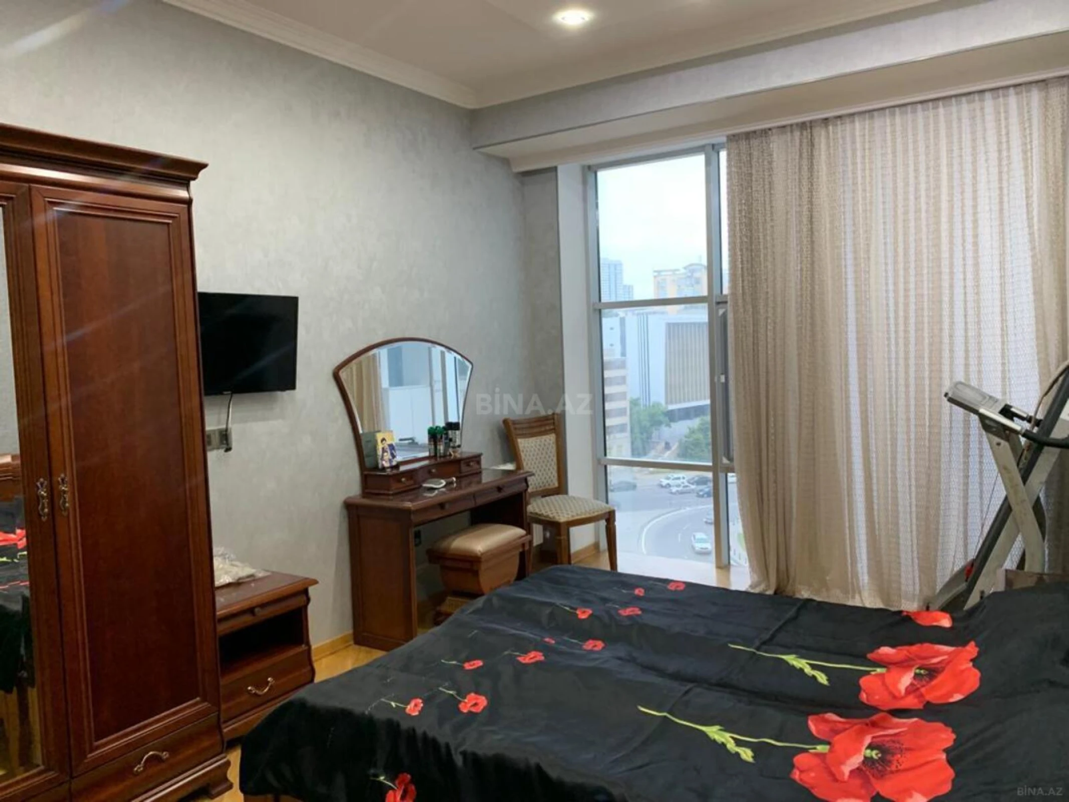 Kirayə verilir 4 otaqlı mənzil 185 m²