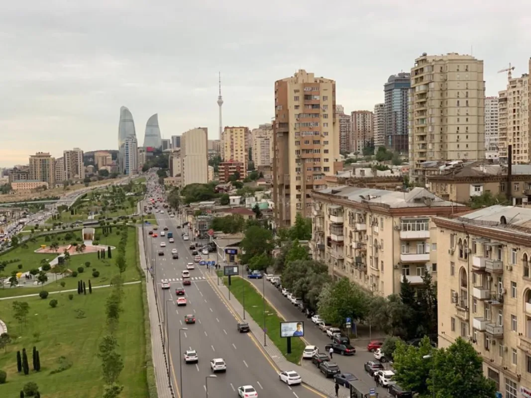 Kirayə verilir 4 otaqlı mənzil 185 m²