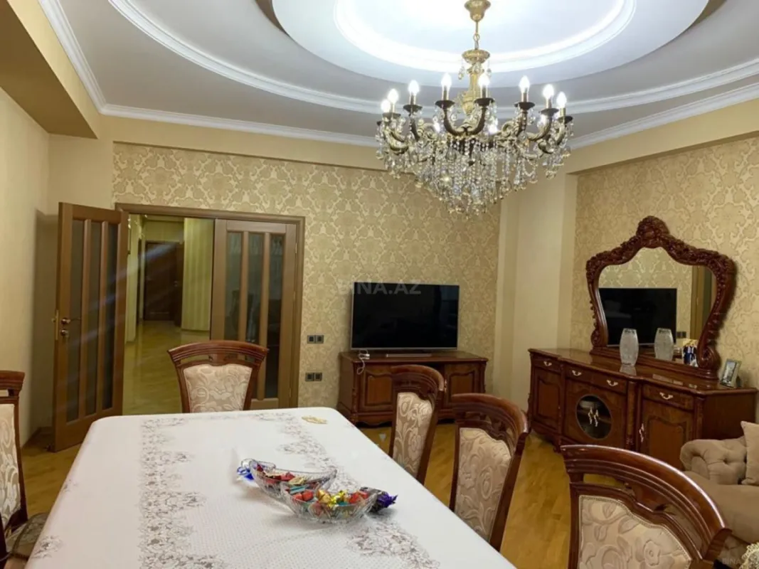 Kirayə verilir 4 otaqlı mənzil 185 m²