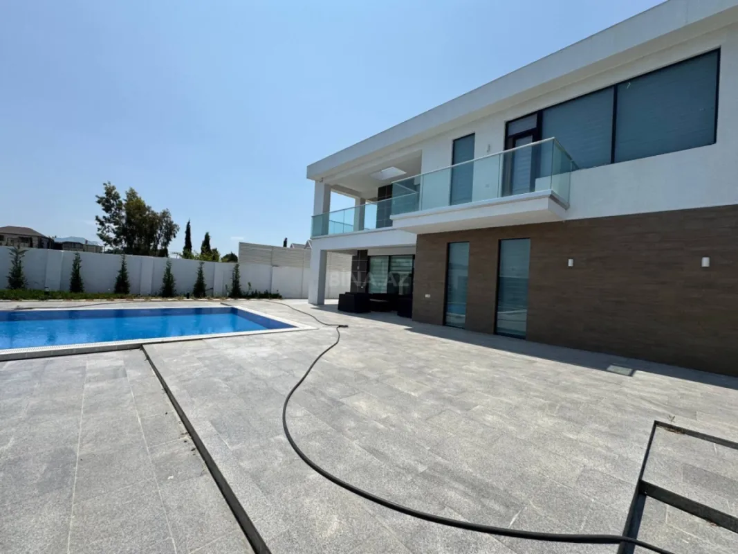 Satılır 6 otaqlı həyət evi 400 m²