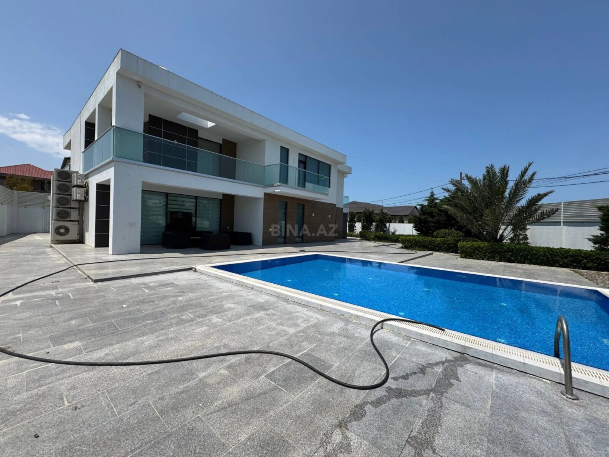 Satılır 6 otaqlı həyət evi 400 m²