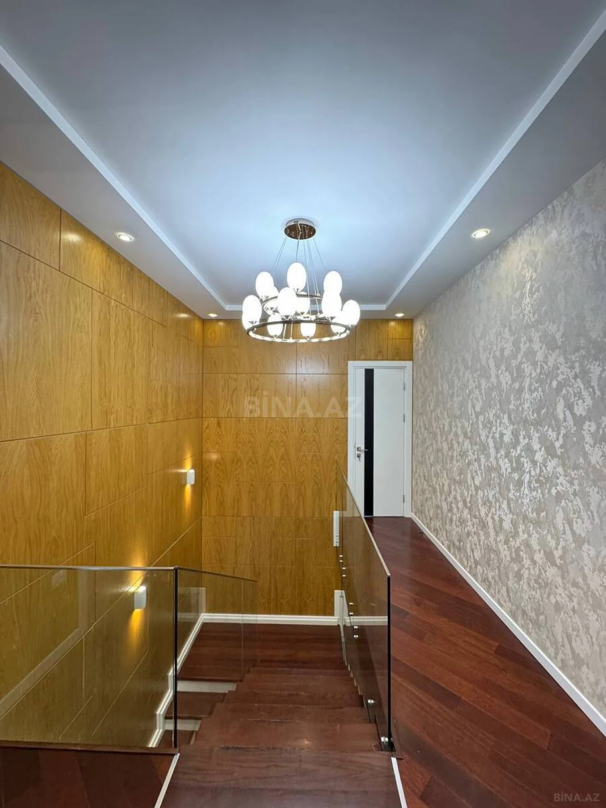 Satılır 6 otaqlı həyət evi 400 m²