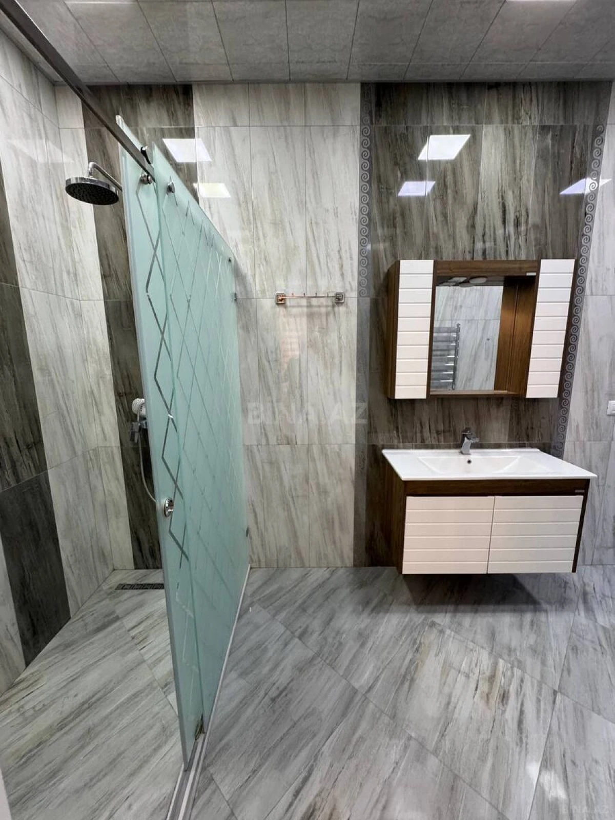 Satılır 6 otaqlı həyət evi 400 m²