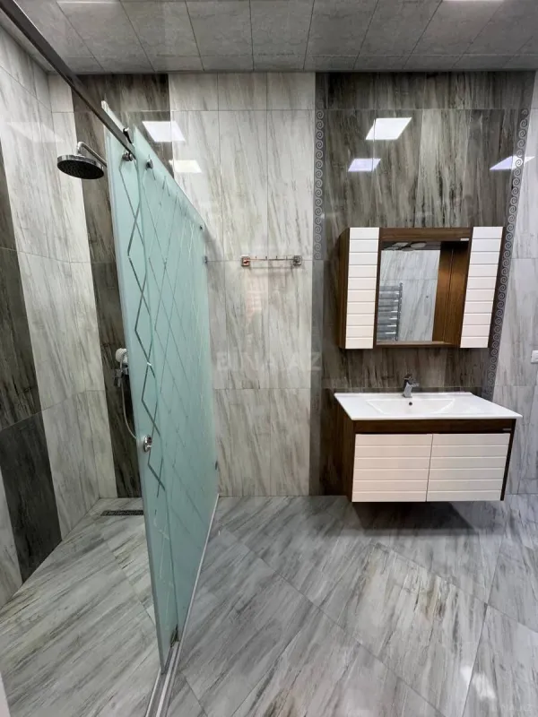 Satılır 6 otaqlı həyət evi 400 m²