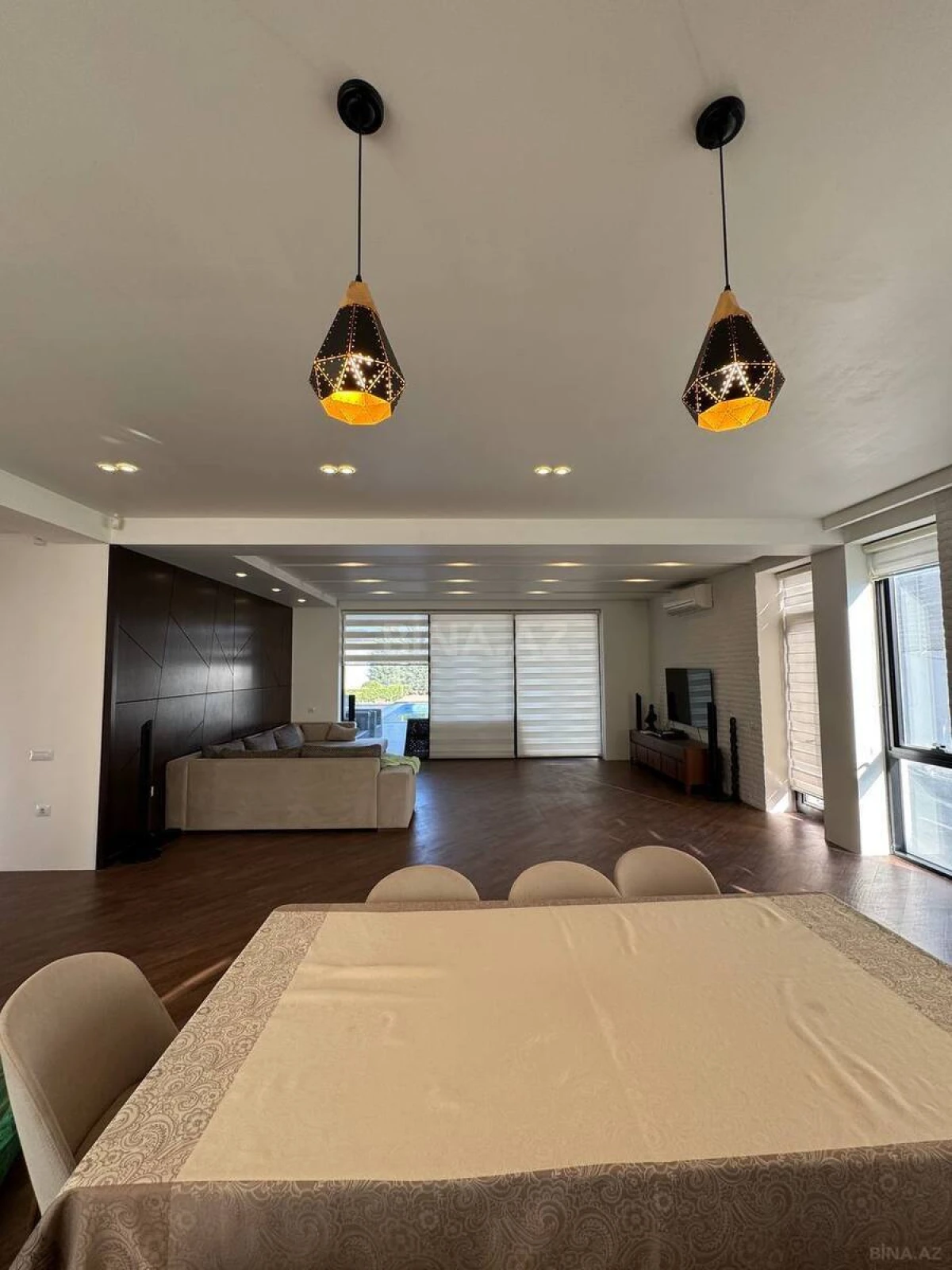 Satılır 6 otaqlı həyət evi 400 m²