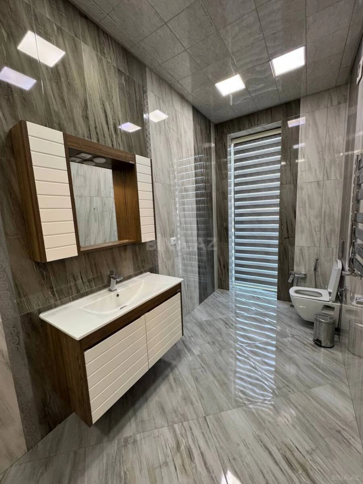Satılır 6 otaqlı həyət evi 400 m²