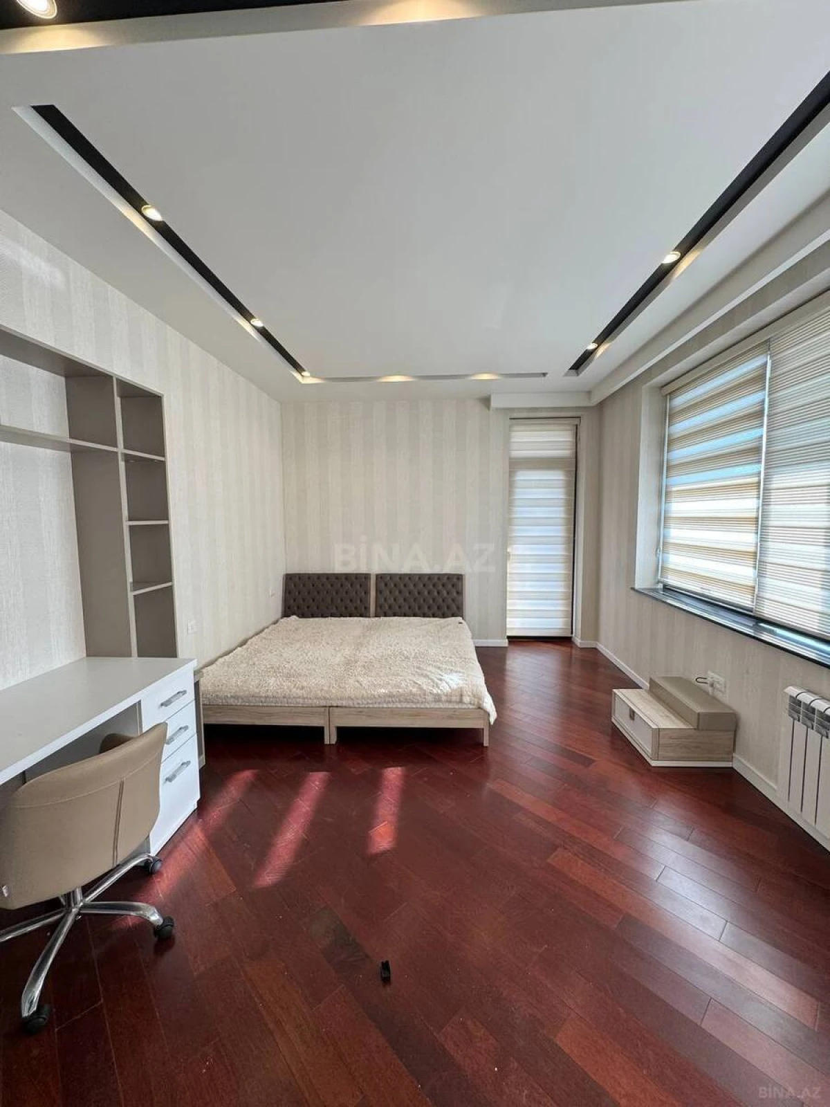 Satılır 6 otaqlı həyət evi 400 m²