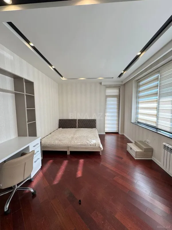 Satılır 6 otaqlı həyət evi 400 m²