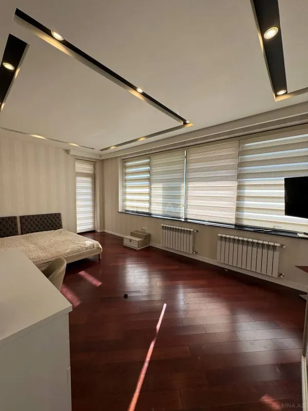 Satılır 6 otaqlı həyət evi 400 m²