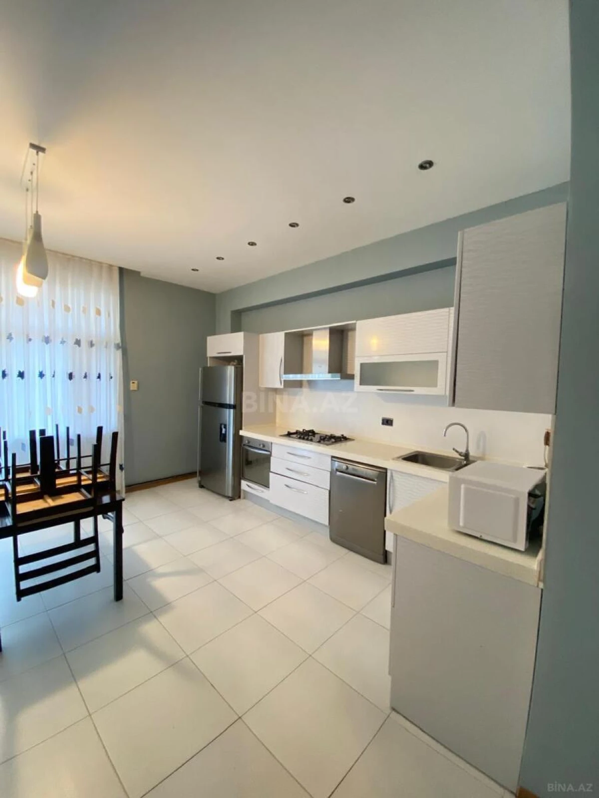 Kirayə verilir 3 otaqlı mənzil 170 m²