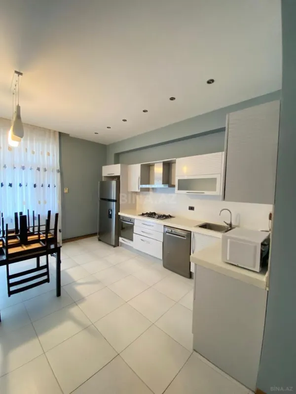 Kirayə verilir 3 otaqlı mənzil 170 m²