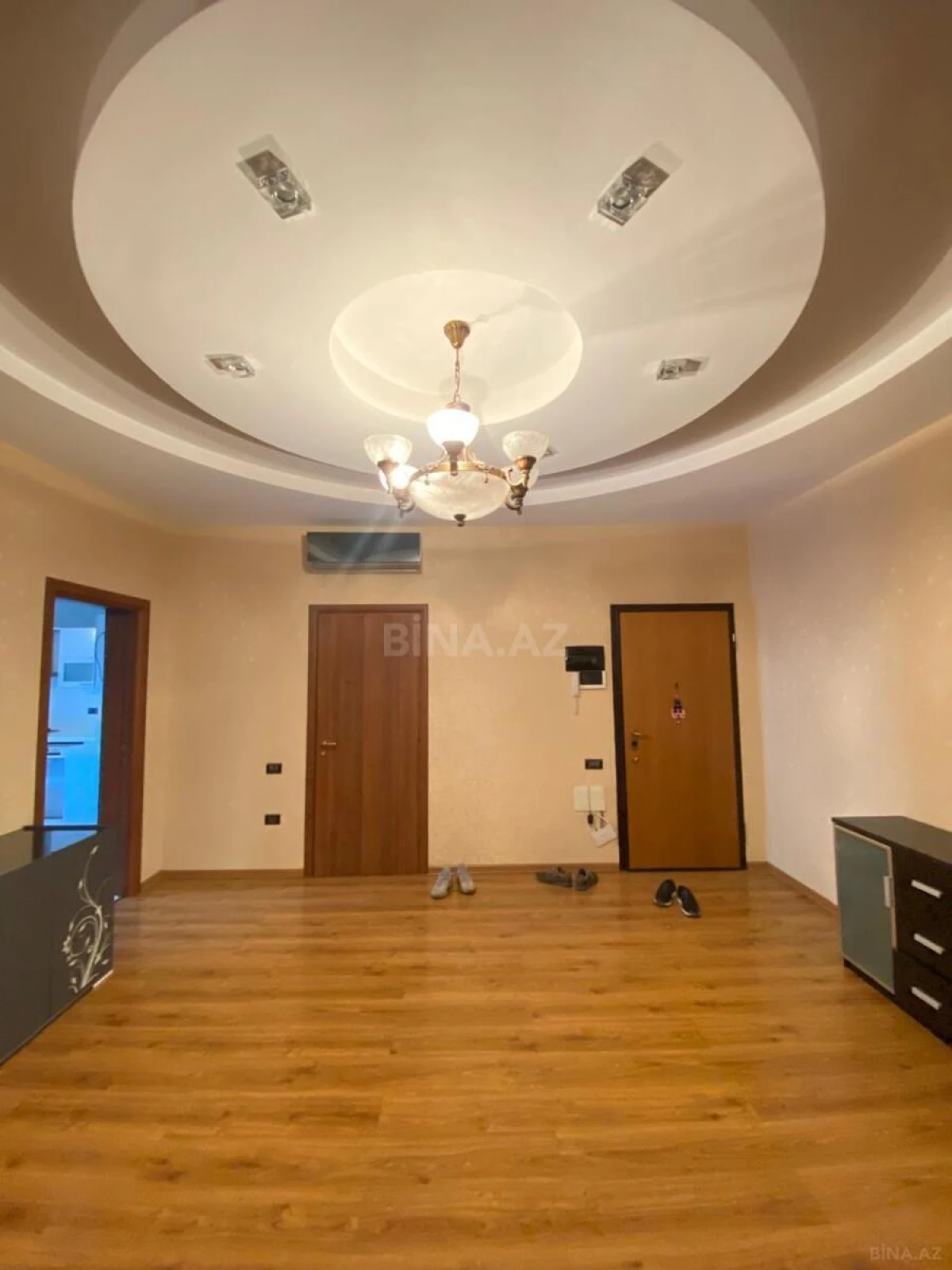 Kirayə verilir 3 otaqlı mənzil 170 m²