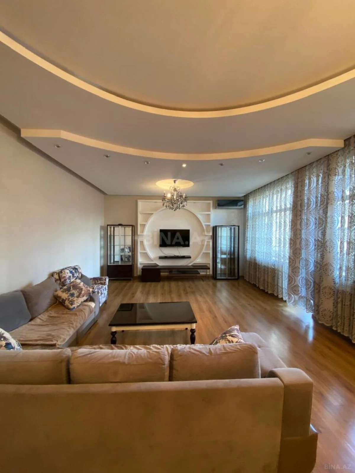 Kirayə verilir 3 otaqlı mənzil 170 m²