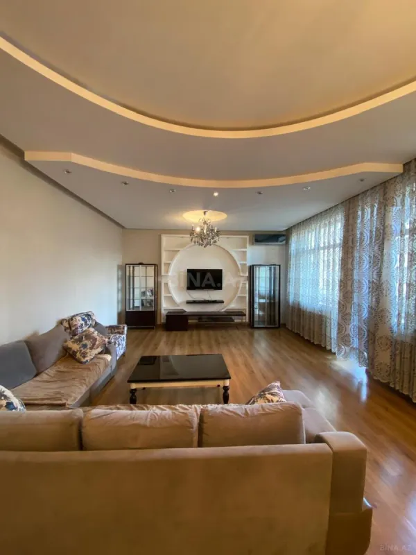 Kirayə verilir 3 otaqlı mənzil 170 m²